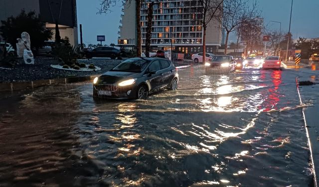 İzmir'de sağanak etkili oldu