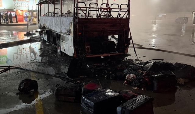 Kapıkule'de yolcu otobüsü alev alev yandı