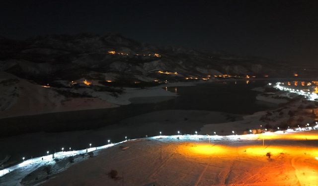 Kar altındaki Tunceli'de manzara, gündüz ve gece dronla görüntülendi