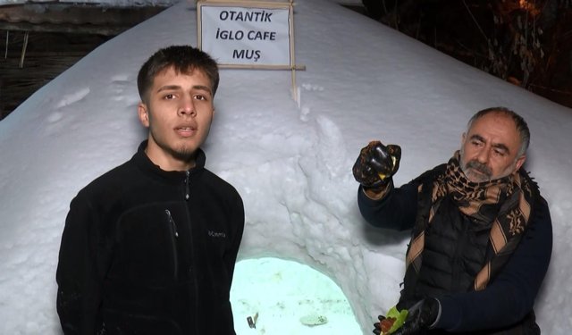 Kardan mekanda çay ve çiğ köfte keyfi