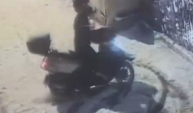 Karlı havada motosikletle drift attığı anlar kamerada