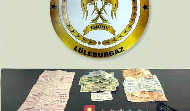 Kendilerini savcı olarak tanıttıkları kişiyi altınlarını alıp dolandıran 3 şüpheli tutuklandı