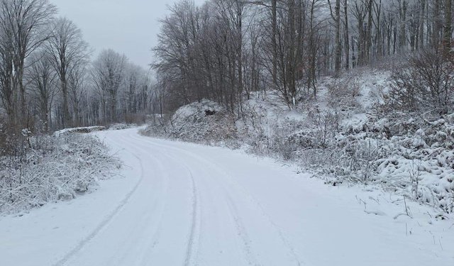 Kırklareli'nin yüksek kesimleri beyaza büründü