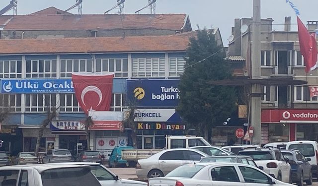 Kütahya'da saldırıya tepki; dükkanlar Türk bayrakları ile donatıldı