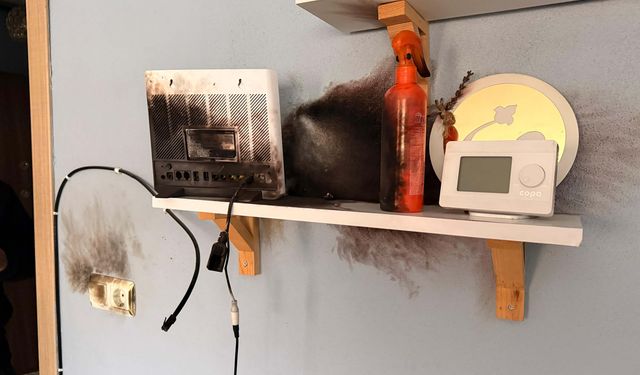 Manisa'da 3 eve yıldırım düştü