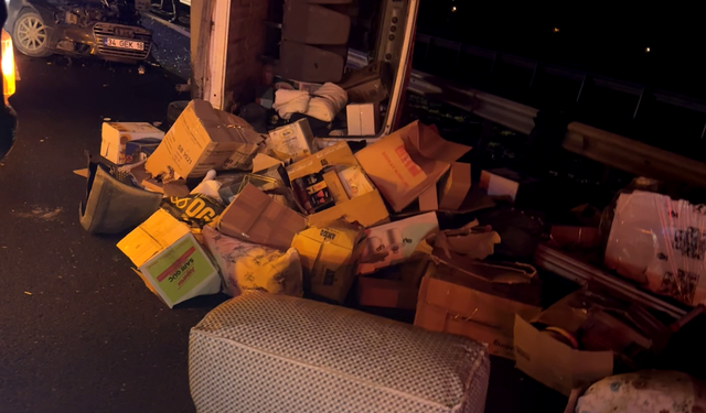 Minibüs ile otomobil otoyolda çarpıştı: 1 ölü, 3 yaralı