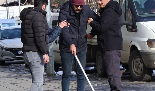 Oltu'da beyaz bastonla farkındalık