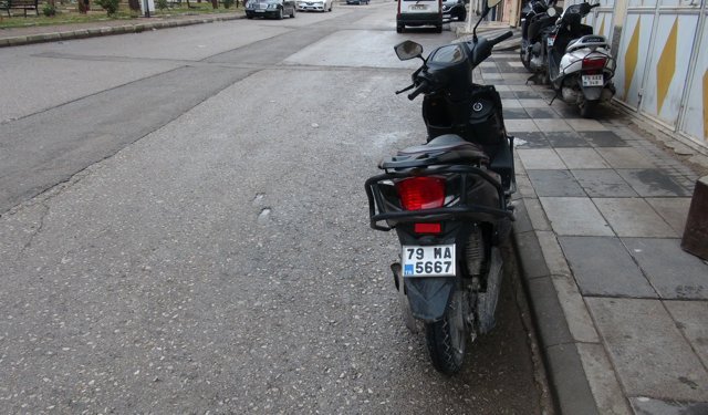 Otomobil ile çarpışan motosikletteki 2 kişi yaralandı