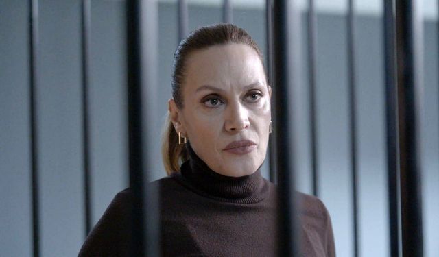 Pınar gözaltına alınıyor