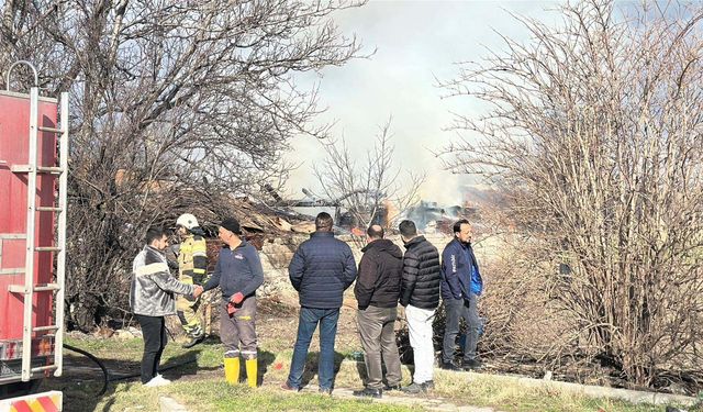 Sobadan çıkan yangını itfaiye söndürdü