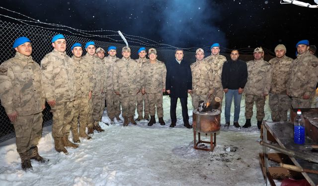 Tunceli'de güvenlik kulesindeki asker, yılbaşında ailesiyle buluşturuldu