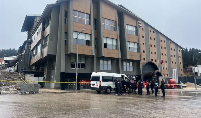 Uludağ'daki otel yangınına, şöminede yapılan mangal sonrası karton kutuya konulan köz neden olmuş