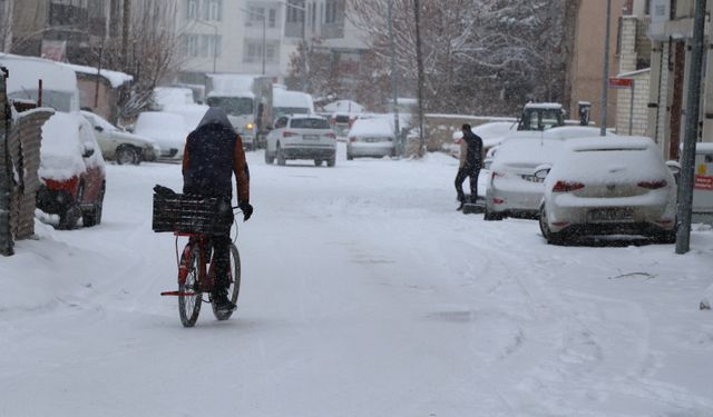 Van'da 363 yerleşim yeri ulaşıma kapandı