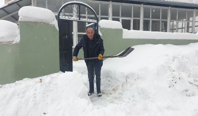 Van'ın 2 ilçesinde tüm okullarda, 2 ilçesinde de taşımalı eğitime kar engeli