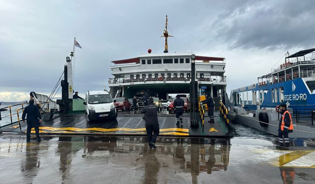 Yalova'da fırtına; çatılar uçtu, tersanede vinç devrildi/ Ek fotoğraflar