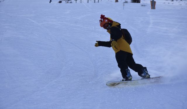 Yıldız Dağı Kayak Merkezi'nde hafta sonu pistler doldu
