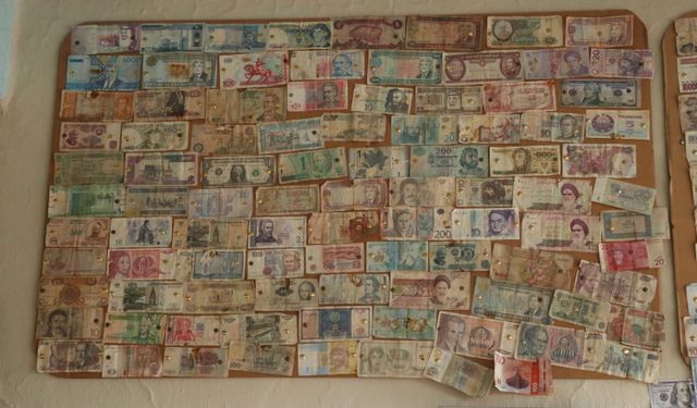 4 kızını zorlukla okutan ayakkabı tamircisi, üniversitedeki kız öğrencilerden ücret almıyor