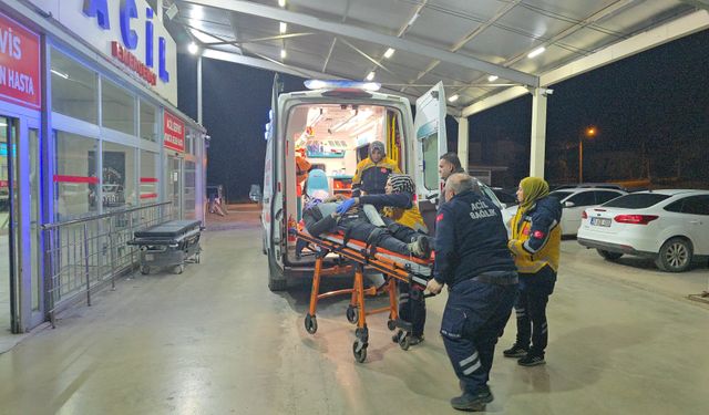 Adana'da iki otomobil çarpıştı: 2 yaralı