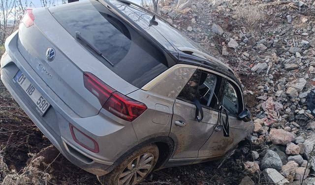 Adıyaman'da otomobil şarampole devrildi: 4 yaralı