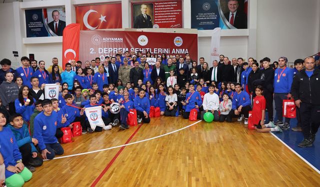 Adıyaman'da sporcular madalyaları depremde ölenlerin adına aldılar