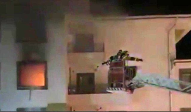 Annesi ile tartışıp evi yaktı, 10 kişi dumandan etkilendi