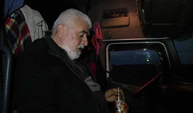 Artvin'de TIR kuyruğunda iftar sofrası kuruldu