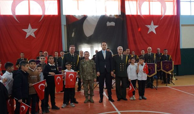 Askeri bando takımı, Hakkari'de konser verdi