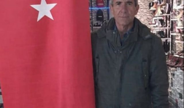 Babasını 12 bıçak darbesiyle yaraladı, yardıma gelen ekiplere kapıyı açmadı