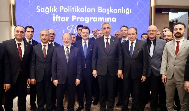 Bakan Memişoğlu, sağlık çalışanlarıyla iftar yaptı