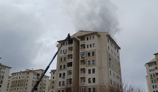 Batman'da 9 katlı binada yangın; 21 kişi dumandan etkilendi