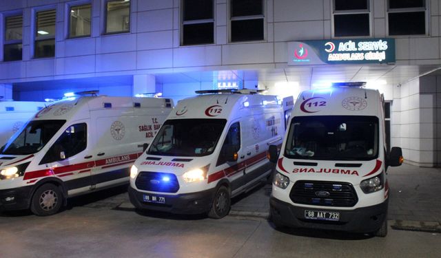 Bıçaklı kavgada yaralandı, hastanede sedyeden atlayıp basın mensuplarına saldırdı