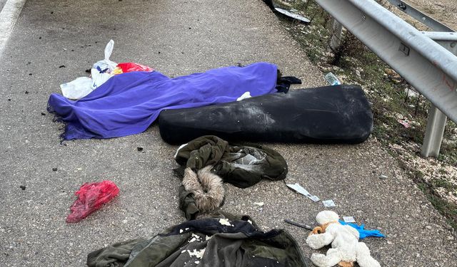 Burdur'da iki otomobil kafa kafaya çarpıştı; 6 ölü, 6 yaralı/ Ek fotoğraf