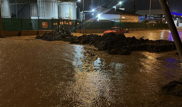 Çanakkale'de sağanak: Kepez Çayı ve Sarıçay taştı