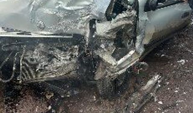 Çorum'da traktör ile otomobil çarpıştı; 1 ölü, 2 yaralı