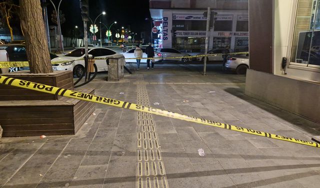 Diyarbakır'da silahlı kavgada 1'i yoldan geçen 2 kişi yaralandı