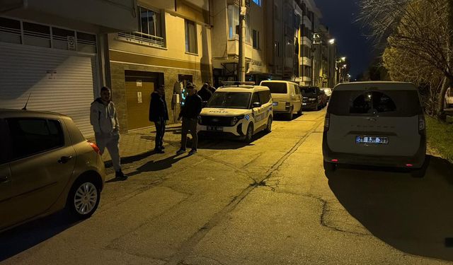 Ehliyetsiz sürücünün kullandığı otomobil, elektrikli bisiklete çarptı; 1'i ağır 2 çocuk yaralandı