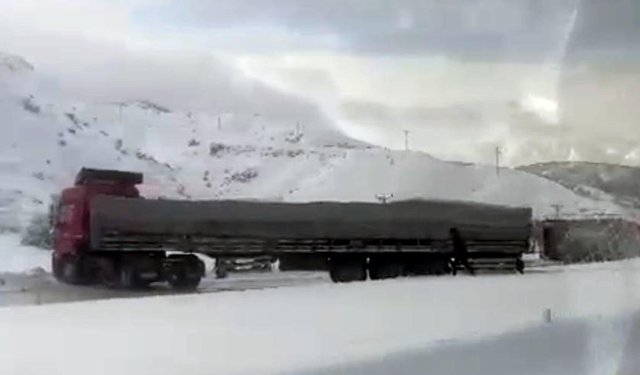 Erzincan-Erzurum kara yolu, kaza nedeniyle tek yönlü trafiğe kapandı