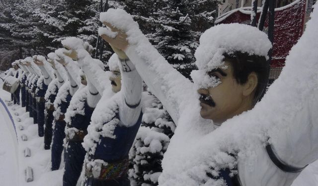 Erzurum kara teslim; yollar kapandı