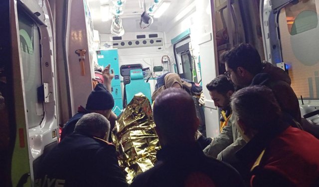 Iğdır'da kamyon eve girdi; 1 yaralı