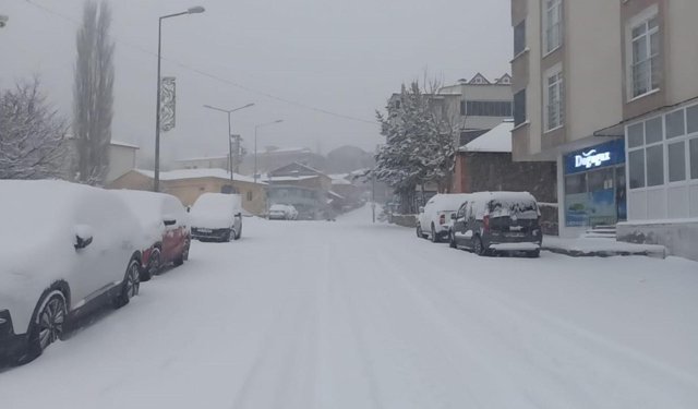 Ilgar Dağı geçidi ulaşıma kapandı, TIR'lar yolda bekliyor