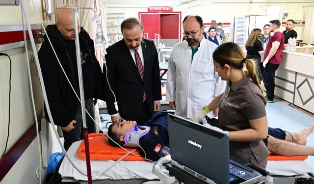 Isparta'da cezaevi ring aracı devrildi: 3 yaralı