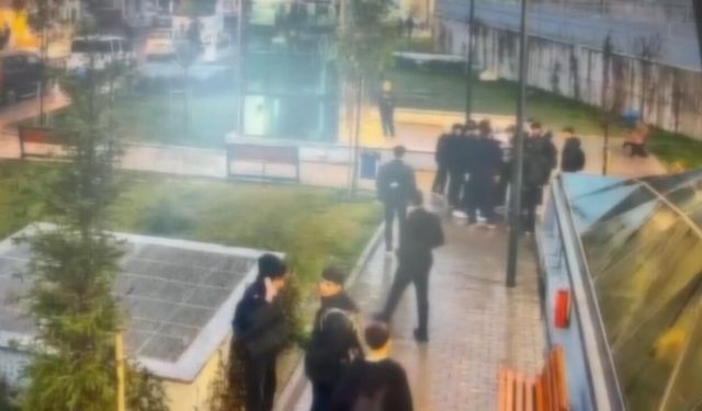 İstanbul - Bağcılar'da kavgayı ayırmak isterken 6 yerinden bıçaklandı; 3 gözaltı