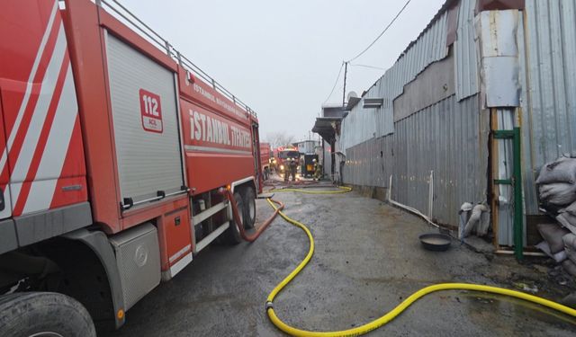 İstanbul- Eyüpsultan'da 3 iş yerinde yangın -1