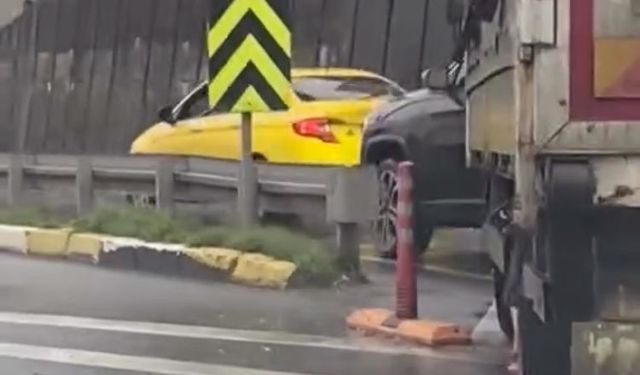 İstanbul- Küçükçekmece'de trafikte 'kaynak' tartışması: Otomobil sürücüsü kamyoneti yumrukladı