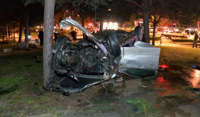 İstanbul - Maltepe'de iki otomobil kafa kafaya çarpıştı: 6 yaralı