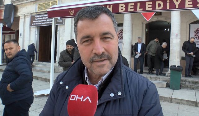 İstanbul- Ziyarete açılan Hırka-i Şerif'e yoğun ilgi