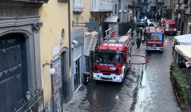İtalya'da yangın: Tarihi tiyatro hasar gördü