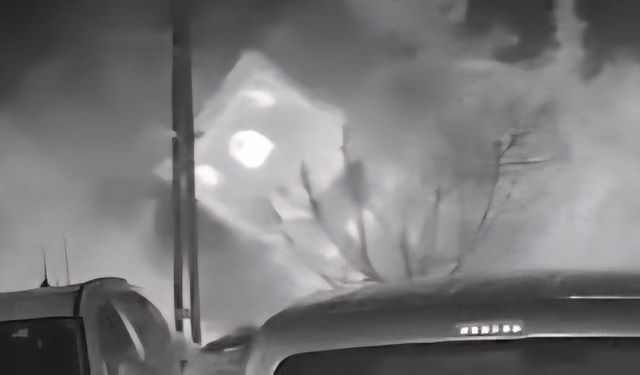 Kamyonun şarampole devrildiği kaza kamerada; 1 yaralı