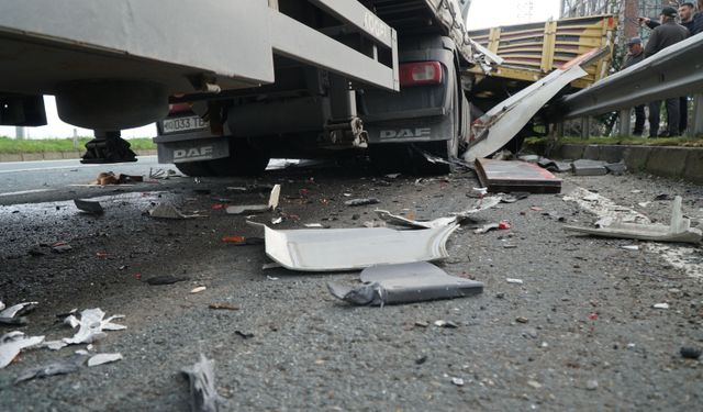 Karadeniz Sahil Yolu'nda 2 TIR'ın karıştığı kaza; 4 yaralı