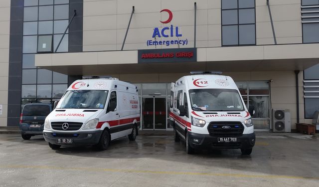 Kesimi yapılan mermer blok düştü, 5 işçi yaralandı